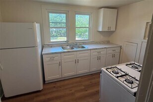715 W Hickory St in Denton, TX - Building Photo