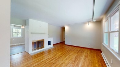 9170 Storey Rd in North East, PA - Foto de edificio - Building Photo