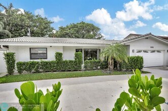 1035 NW 5th Ave in Boca Raton, FL - Foto de edificio - Building Photo