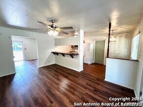 121 Lost Forest St in San Antonio, TX - Building Photo - Building Photo