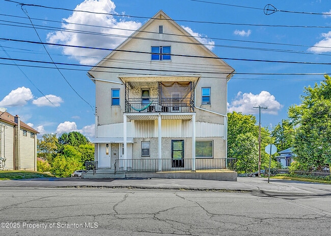 property at 864 S Main St