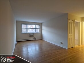 643 W Wrightwood Ave, Unit 508 in Chicago, IL - Foto de edificio - Building Photo