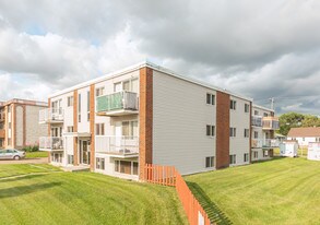 12107 82 St NW in Edmonton, AB - Building Photo