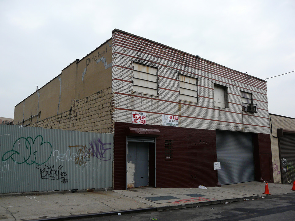 927 Courtlandt Ave in Bronx, NY - Foto de edificio