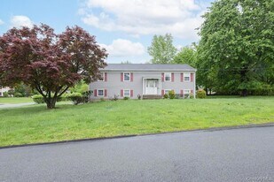 12 Gerken Dr, Unit 677 in New City, NY - Building Photo