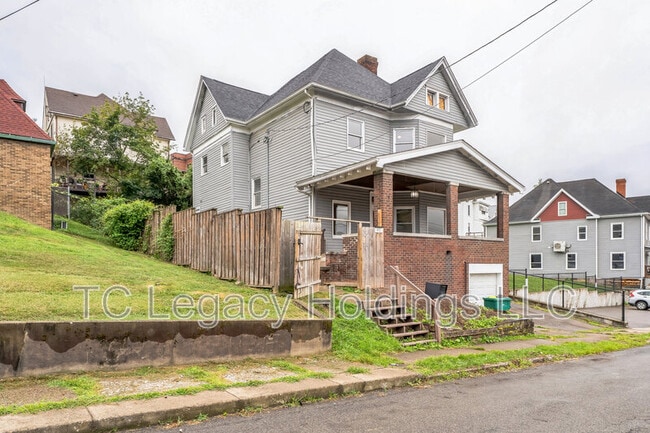 411 Washington Ave in Clarksburg, WV - Foto de edificio - Building Photo