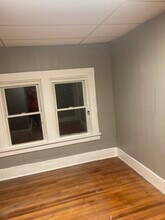 87 S Main St, Unit 4 lower rear in Angola, NY - Foto de edificio - Building Photo