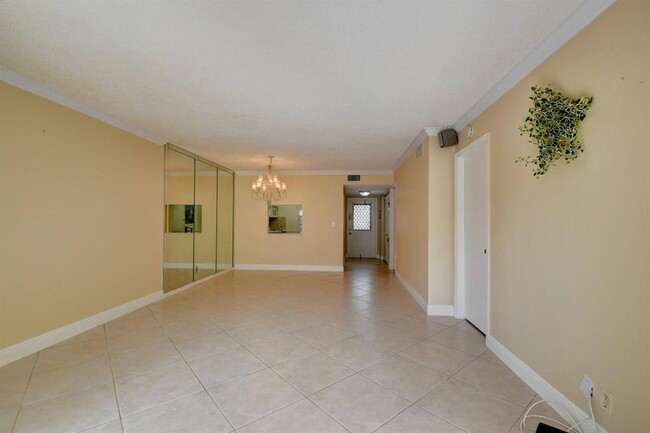 33 Abbey Ln, Unit 101 in Delray Beach, FL - Building Photo - Building Photo