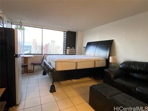 444 Niu St in Honolulu, HI - Building Photo - Building Photo