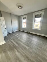 682 Broadway, Unit 3 in Bayonne, NJ - Building Photo - Building Photo