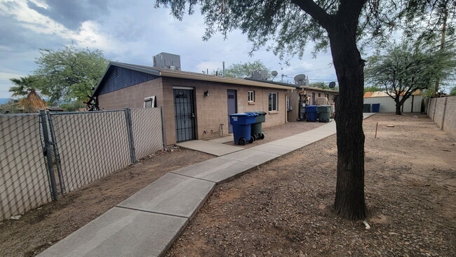 5636 E 26th St, Unit Unit 2