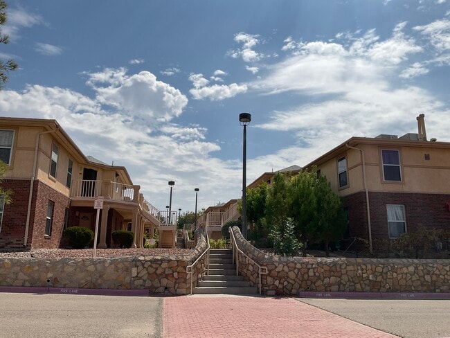 Tio Cooper in El Paso, TX - Foto de edificio - Building Photo