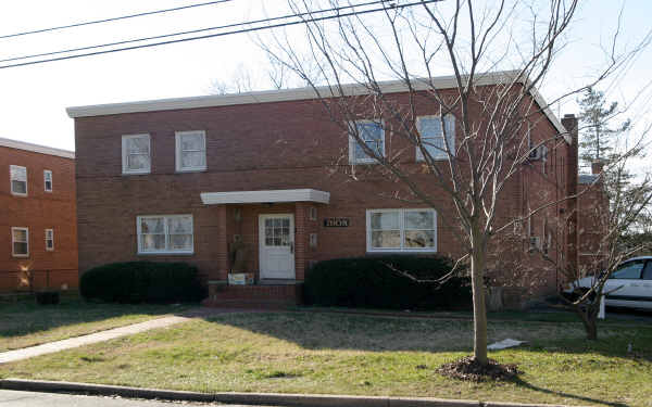 7808 Kennewick Ave in Takoma Park, MD - Foto de edificio - Building Photo