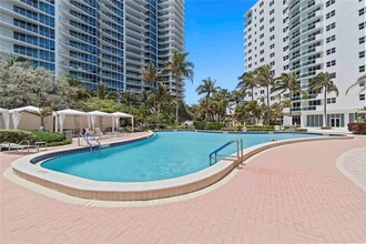 3001 S Ocean Dr, Unit 203 in Hollywood, FL - Building Photo - Building Photo