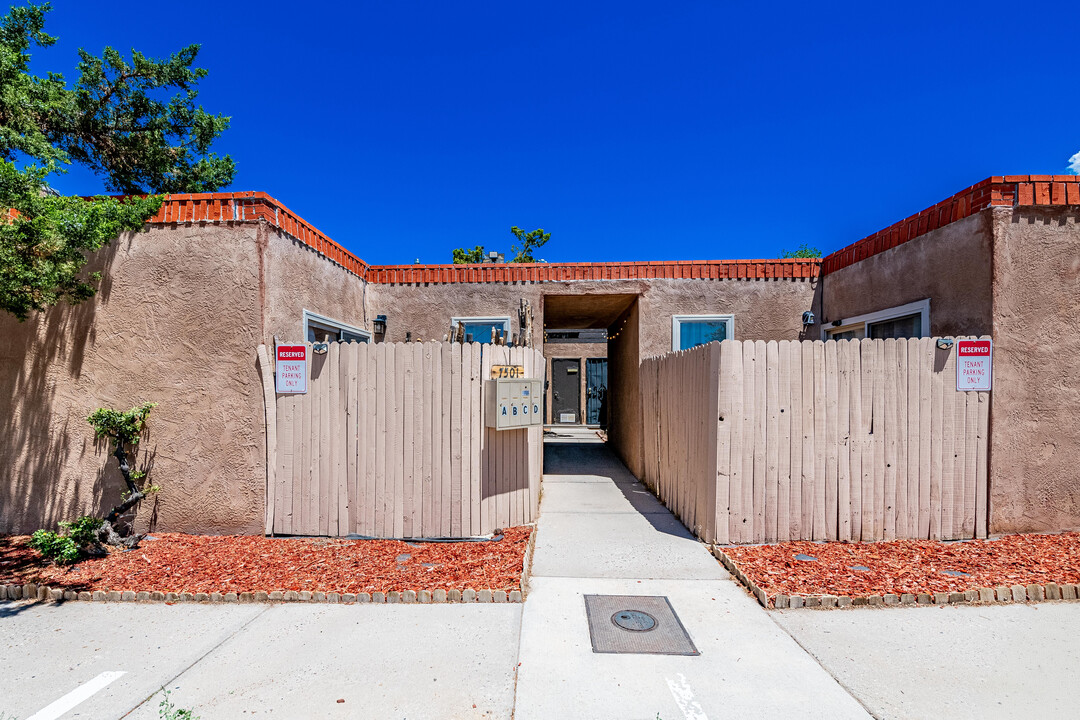 7501 Pennsylvania Ln NE, Unit C in Albuquerque, NM - Foto de edificio