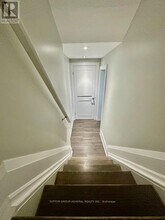 5 Wycliffe Crescent in Toronto, ON - Building Photo - Building Photo