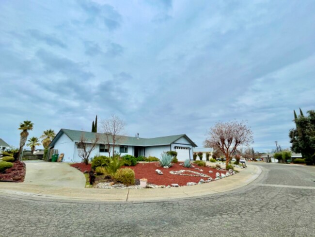 3640 Elizabeth Way in Redding, CA - Building Photo - Building Photo