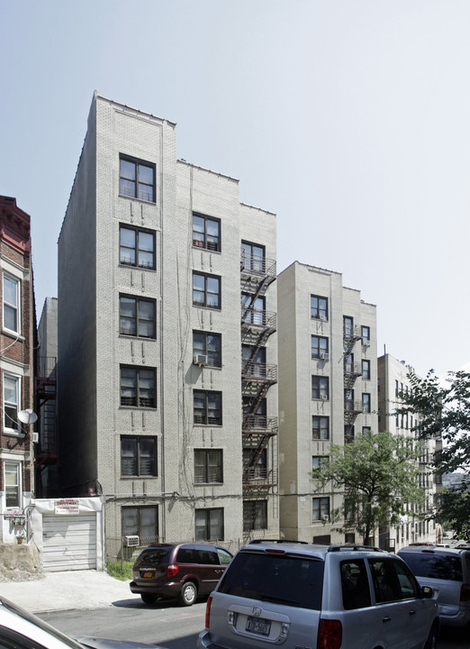 325 E 176th St in Bronx, NY - Building Photo