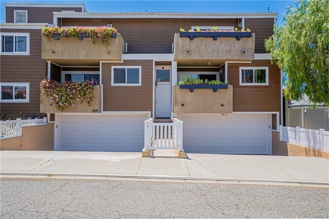 property at 2522 Voorhees Ave
