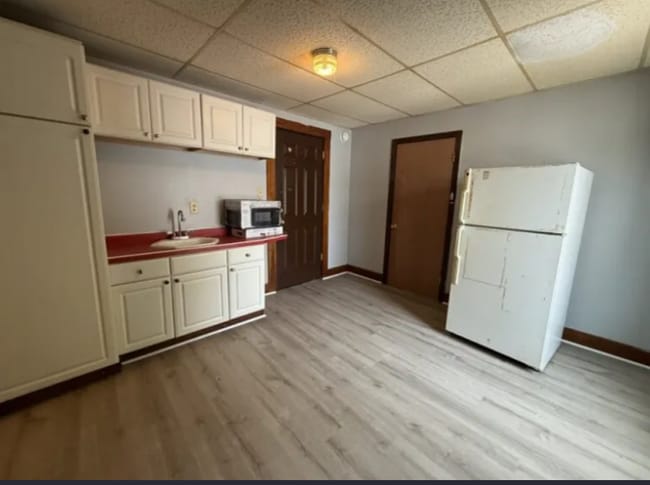 323 Cumberland St in Rumford, ME - Foto de edificio - Building Photo