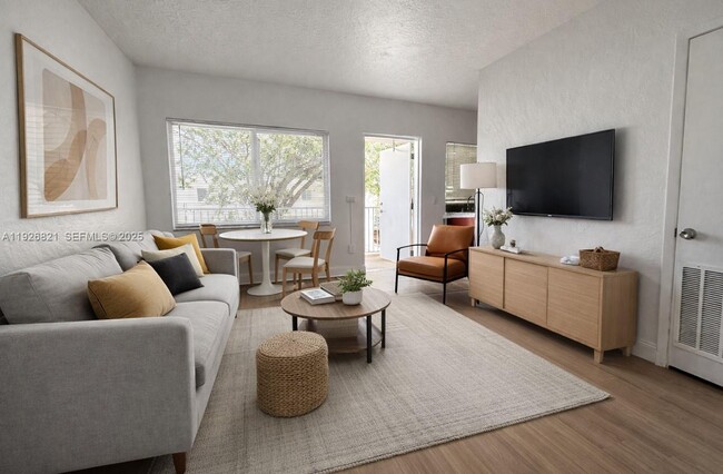 261 Hibiscus Dr in Miami Springs, FL - Building Photo - Building Photo