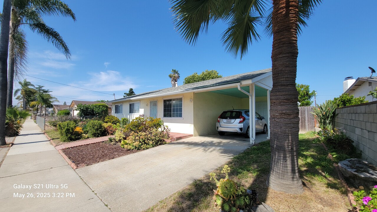 418 W Redondo Dr in Oceanside, CA - Building Photo