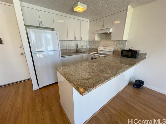 property at 411 Hobron Ln