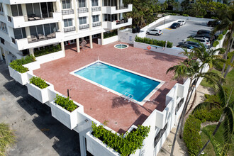 Florida Tower in Miami Beach, FL - Foto de edificio - Building Photo