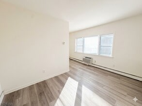 325 1st St in Carlstadt, NJ - Building Photo - Building Photo