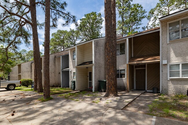 Liberty Manor Townhouses in Hinesville, GA - Building Photo - Building Photo