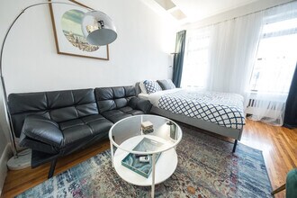 324 E 75th St in New York, NY - Building Photo - Building Photo