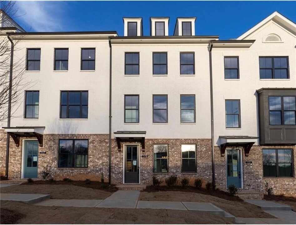 1121 Larkin Dr in Buford, GA - Building Photo
