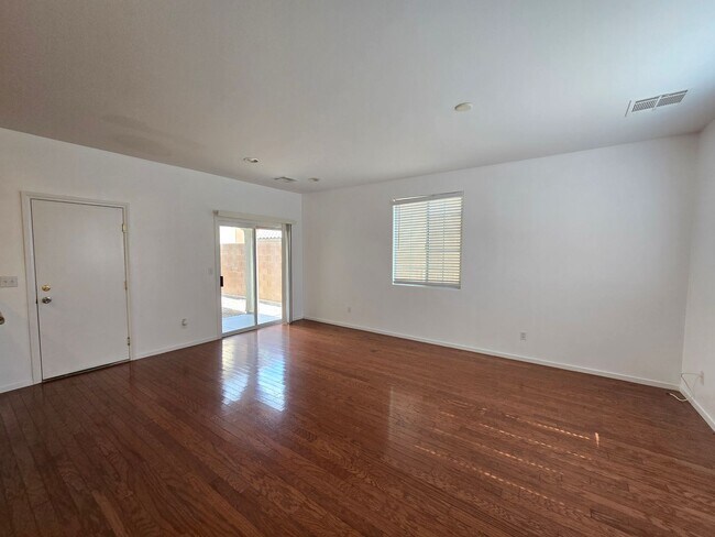 9786 W Hanover Grove Ave in Las Vegas, NV - Foto de edificio - Building Photo