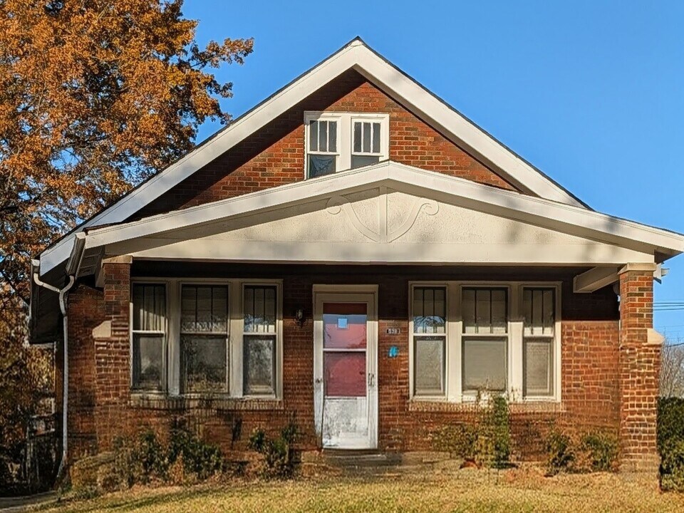 6311 Garesche Ave in St. Louis, MO - Foto de edificio