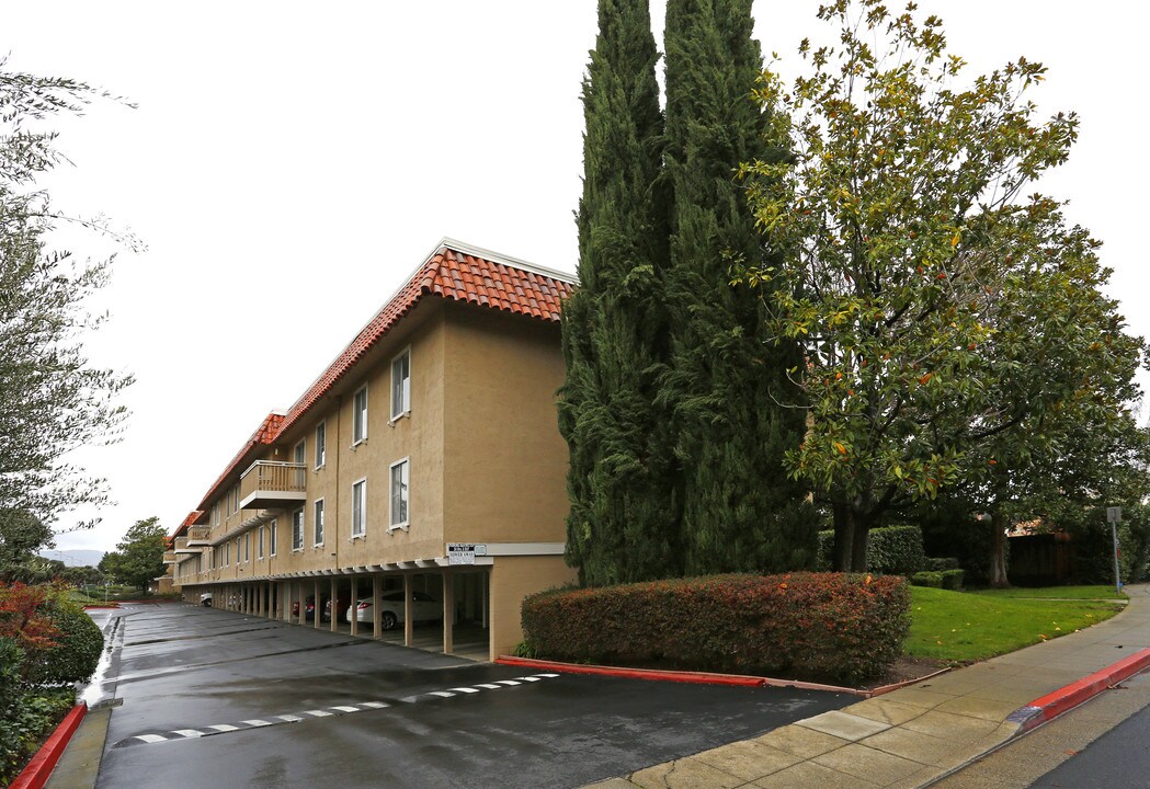 Stevens Creek Blvd in Santa Clara, CA - Building Photo