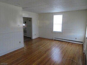 297 Center St in Roxbury Township, NJ - Building Photo - Building Photo