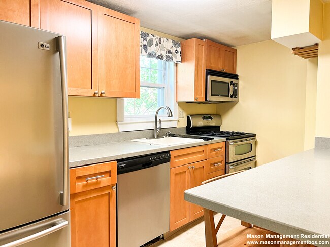 87 Pearl St, Unit A in Newton, MA - Building Photo - Building Photo