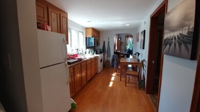 108 Cross St in Somerville, MA - Building Photo - Building Photo