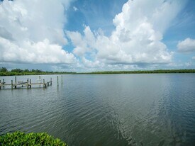 5151 Jimmy Buffett Mem Hwy in Indian River Shores, FL - Building Photo