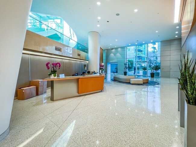 13600 MARINA POINTE Dr, Unit 1709 in Marina Del Rey, CA - Foto de edificio - Building Photo
