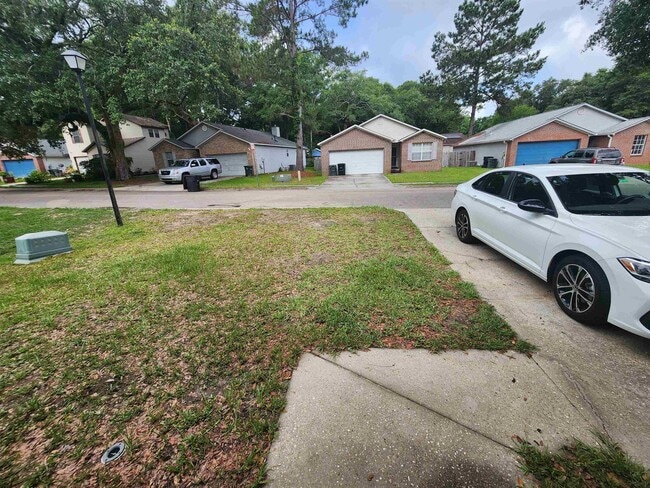 2131 Wesley Ct in Tallahassee, FL - Building Photo - Building Photo