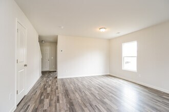 4033 Lake Russell Dr in Florence, SC - Building Photo - Building Photo