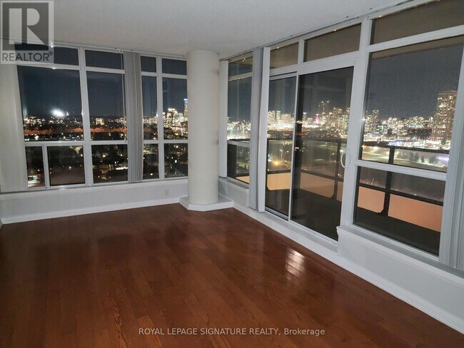 220 Forum Dr in Mississauga, ON - Building Photo - Building Photo