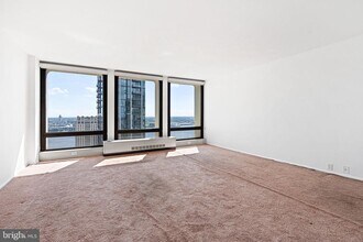 200 Locust St in Philadelphia, PA - Building Photo - Building Photo