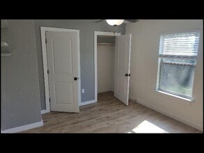 1350 N Parker St in Haskell, AR - Foto de edificio - Building Photo