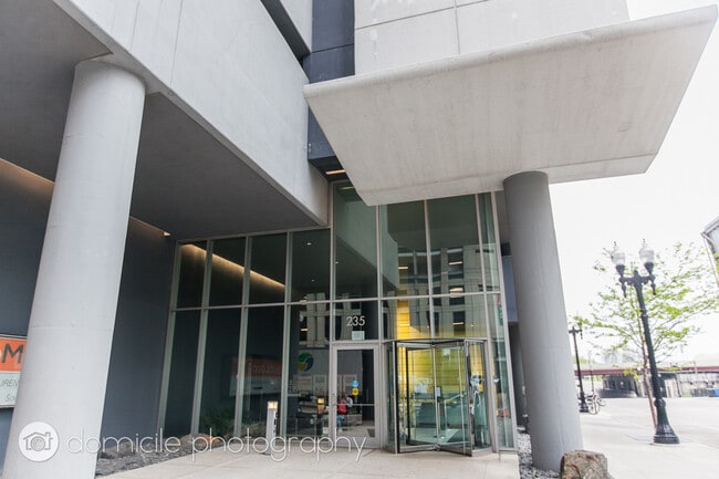 412 S Wells St, Unit 3619 in Chicago, IL - Building Photo - Building Photo