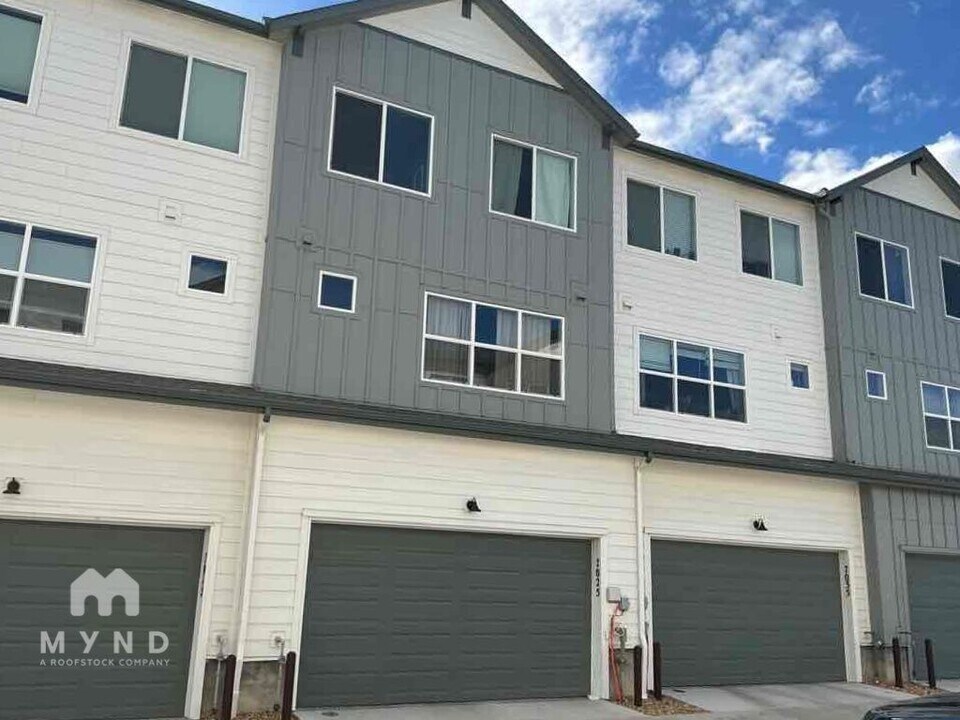 7025 Cumbria Ct in Castle Pines, CO - Building Photo