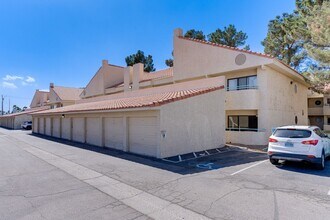 830 N Sloan Ln in Las Vegas, NV - Building Photo - Building Photo