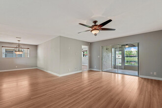 104 Lake Helen Dr in West Palm Beach, FL - Building Photo - Building Photo