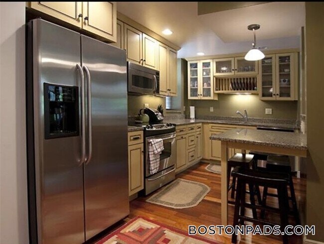 1415 Commonwealth Ave, Unit 304 in Boston, MA - Building Photo - Building Photo